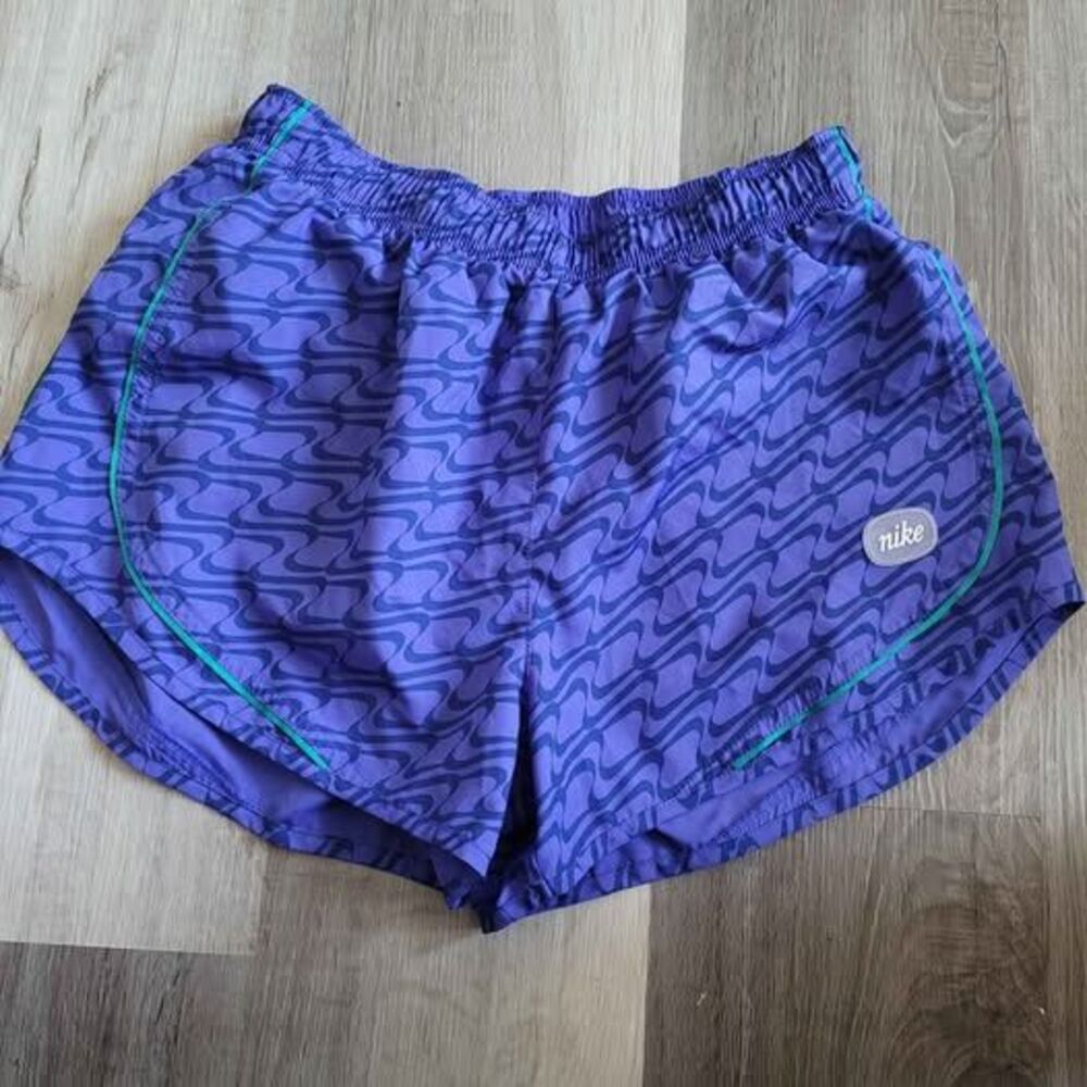 NEW WITHOUT TAGS Nike shorts women's sz M
